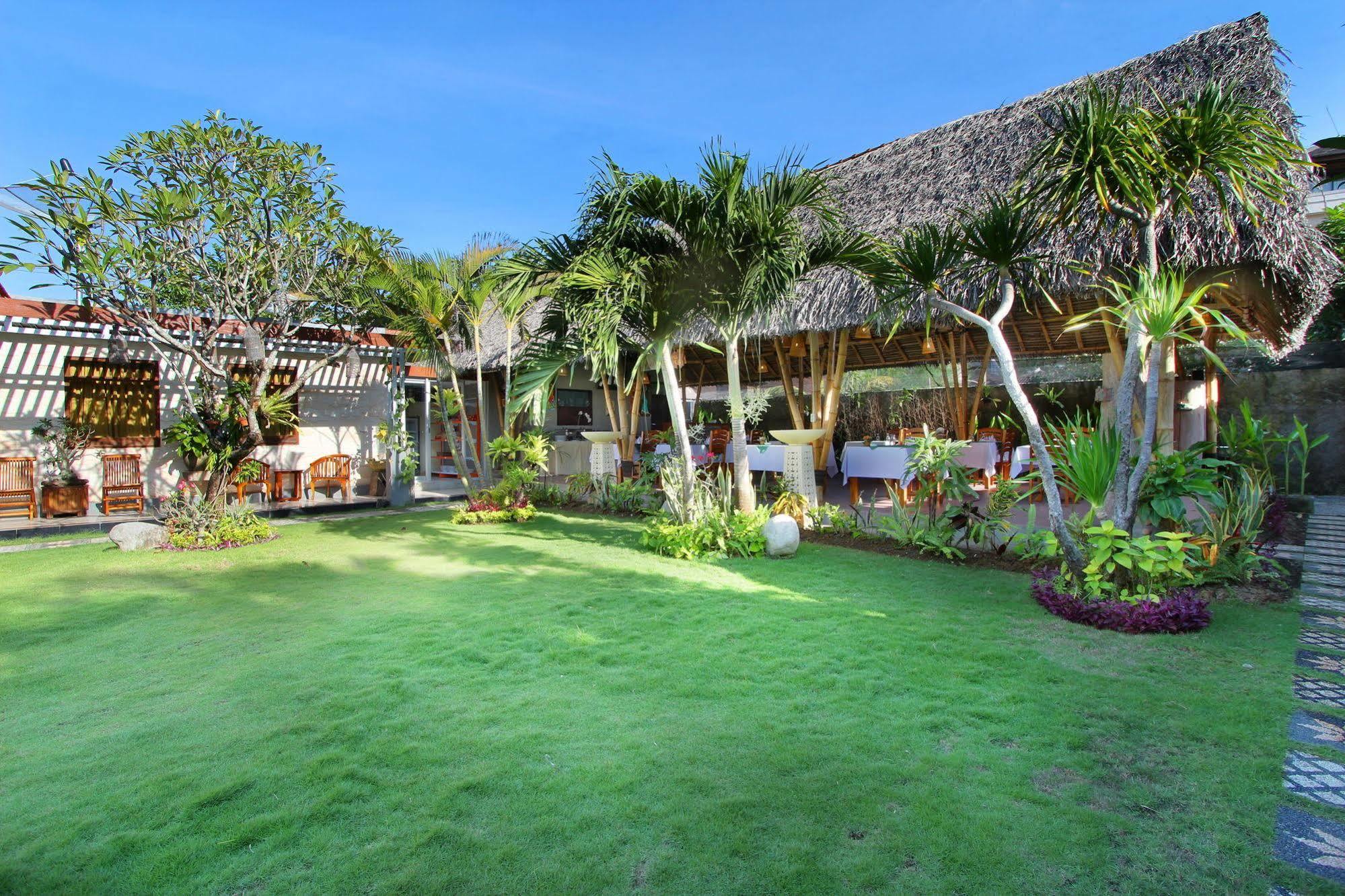 Jimbaran Lestari Hotel & Residence - Spa Buitenkant foto