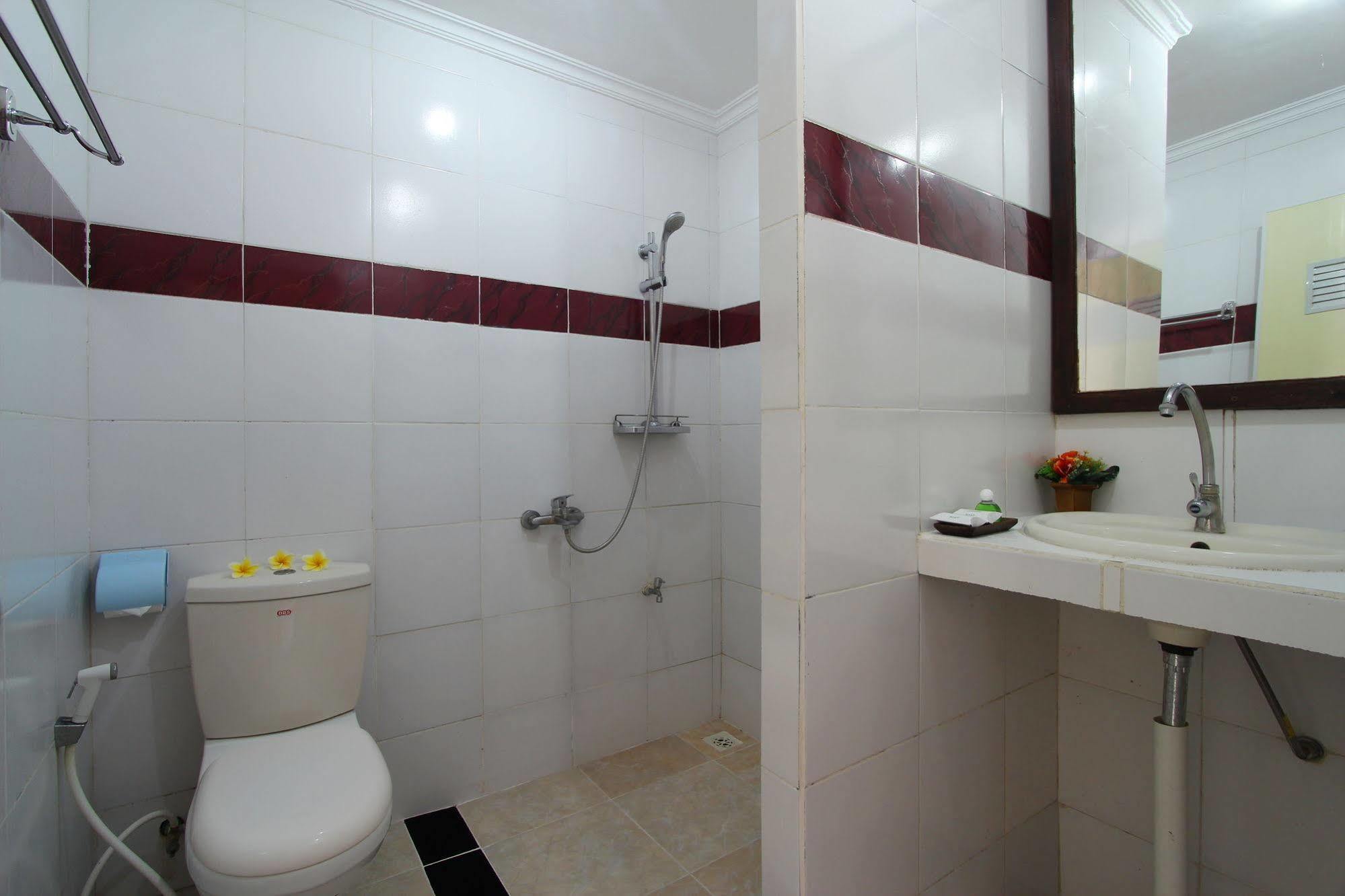 Jimbaran Lestari Hotel & Residence - Spa Buitenkant foto