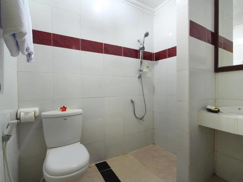 Jimbaran Lestari Hotel & Residence - Spa Buitenkant foto