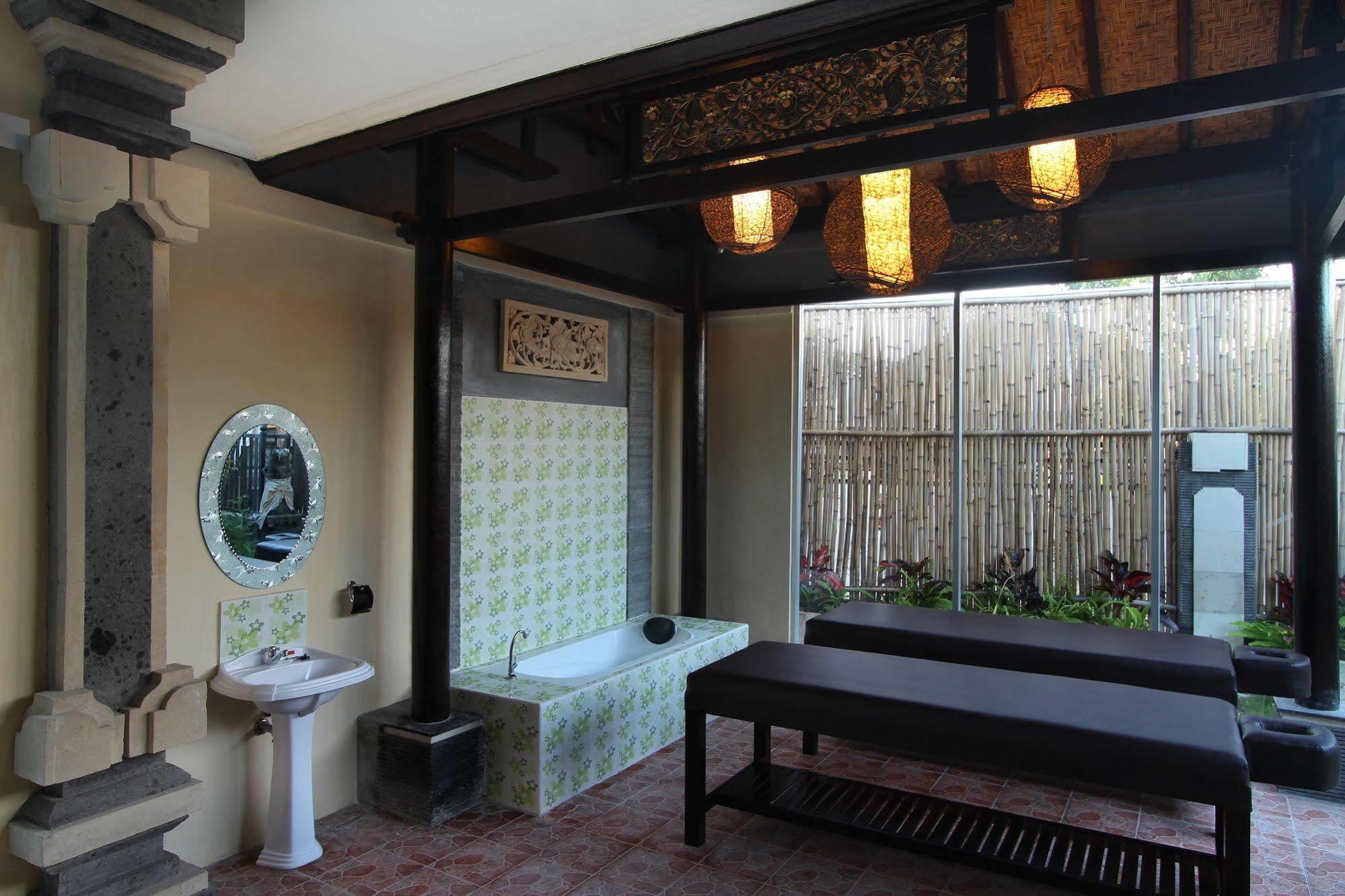 Jimbaran Lestari Hotel & Residence - Spa Buitenkant foto