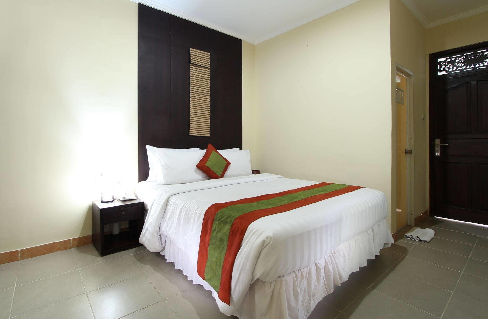 Jimbaran Lestari Hotel & Residence - Spa Buitenkant foto