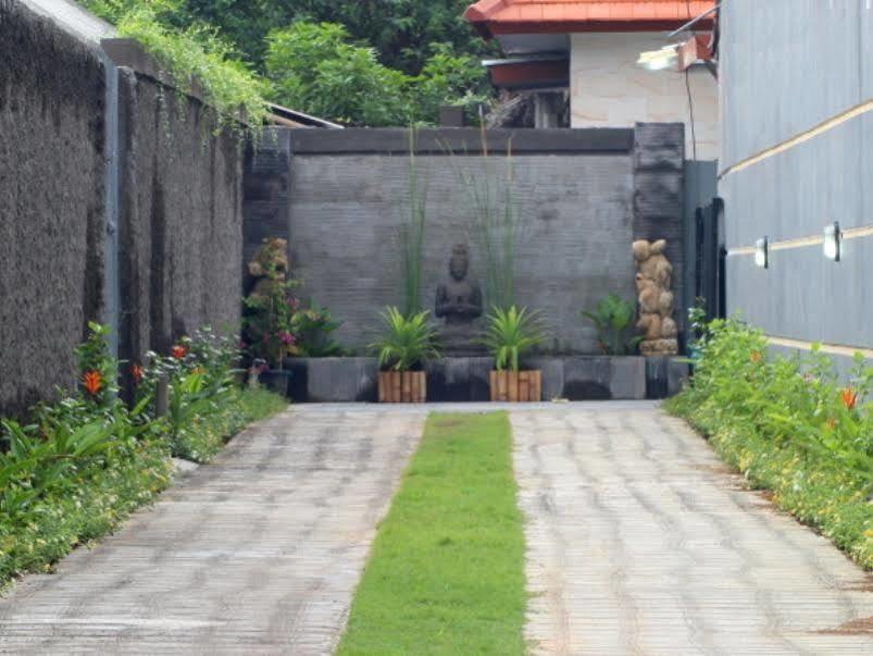 Jimbaran Lestari Hotel & Residence - Spa Buitenkant foto